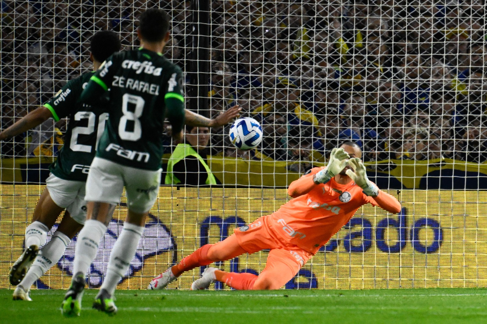 Weverton vê empate justo entre Palmeiras e Boca Juniors pela Libertadores. (Foto: Luis ROBAYO / AFP)