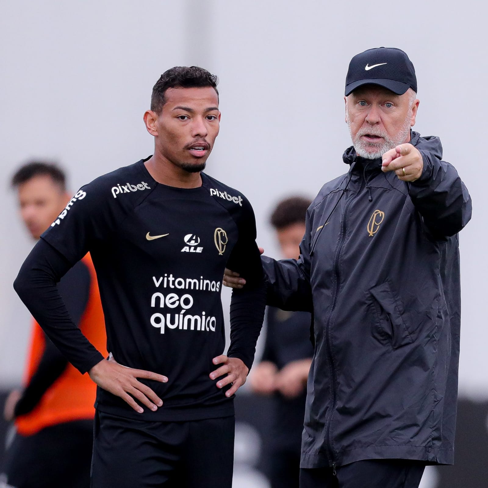 Mano Menezes revê nove ex-comandados em retorno ao Corinthians. (Foto: Agência Corinthians)