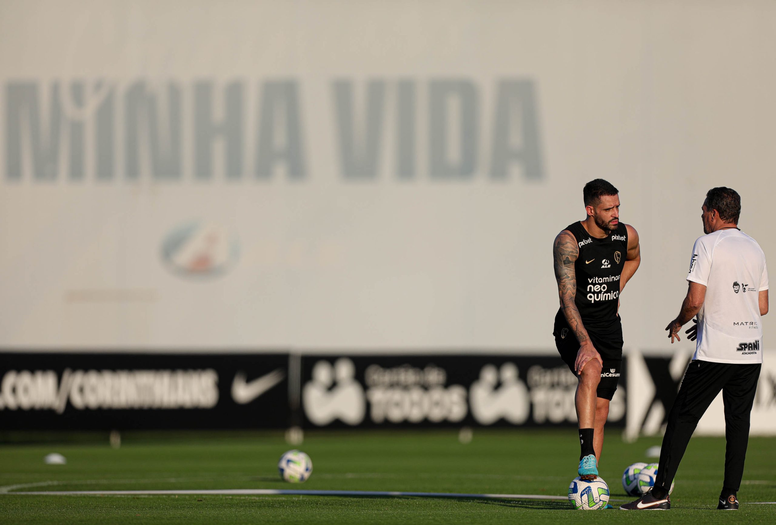 VÍDEO: Corinthians treina com clima descontraído no CT Joaquim Grava (Foto: Rodrigo Coca/Agência Corinthians(