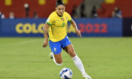 Debinha, atacante da Seleção Brasileira (Gabriel Aponte/Getty Images)
