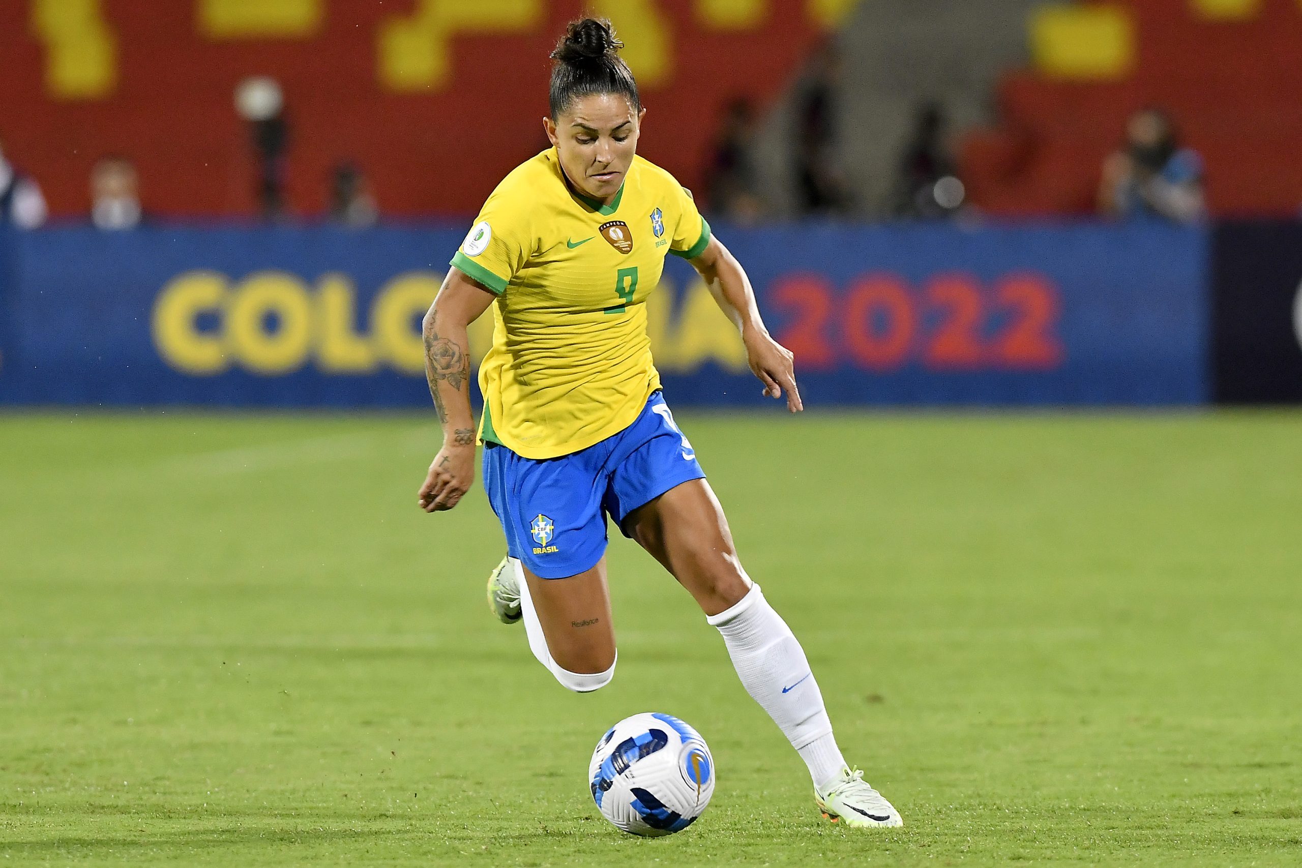 Debinha, atacante da Seleção Brasileira (Gabriel Aponte/Getty Images)