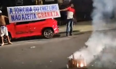 Torcedores do Cruzeiro protestam contra candidatura de Ronaldo Granata à presidência da Associação (Foto: Reprodução/Instagram)