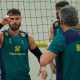 Bruninho conversando com Renan em um dos treinos da Seleção para o Pré-Olímpico