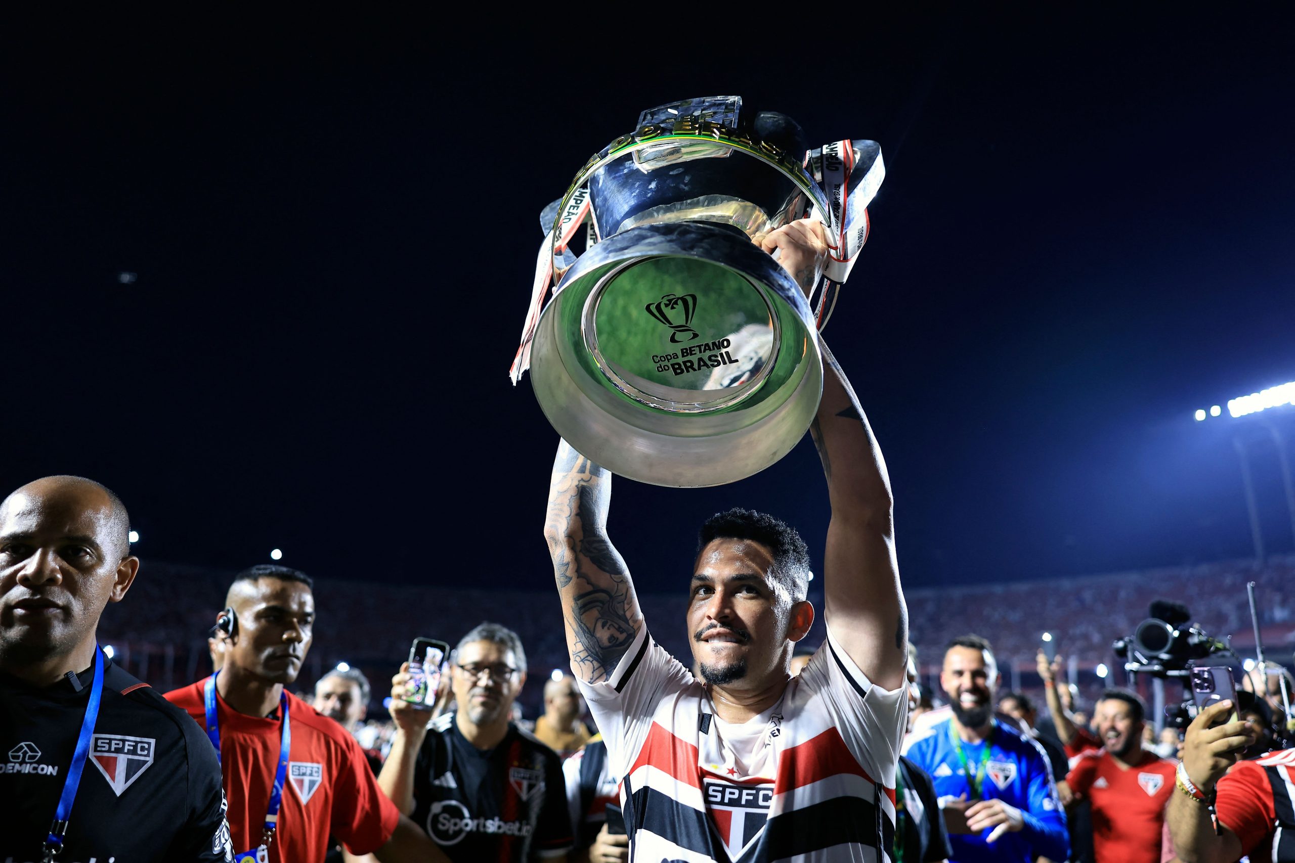 Luciano "agradece" ao Flamengo por Dorival e manda indireta após título do São Paulo na Copa do Brasil (Photo by Marcello Zambrana / AFP) (Photo by MARCELLO ZAMBRANA/AFP via Getty Images)