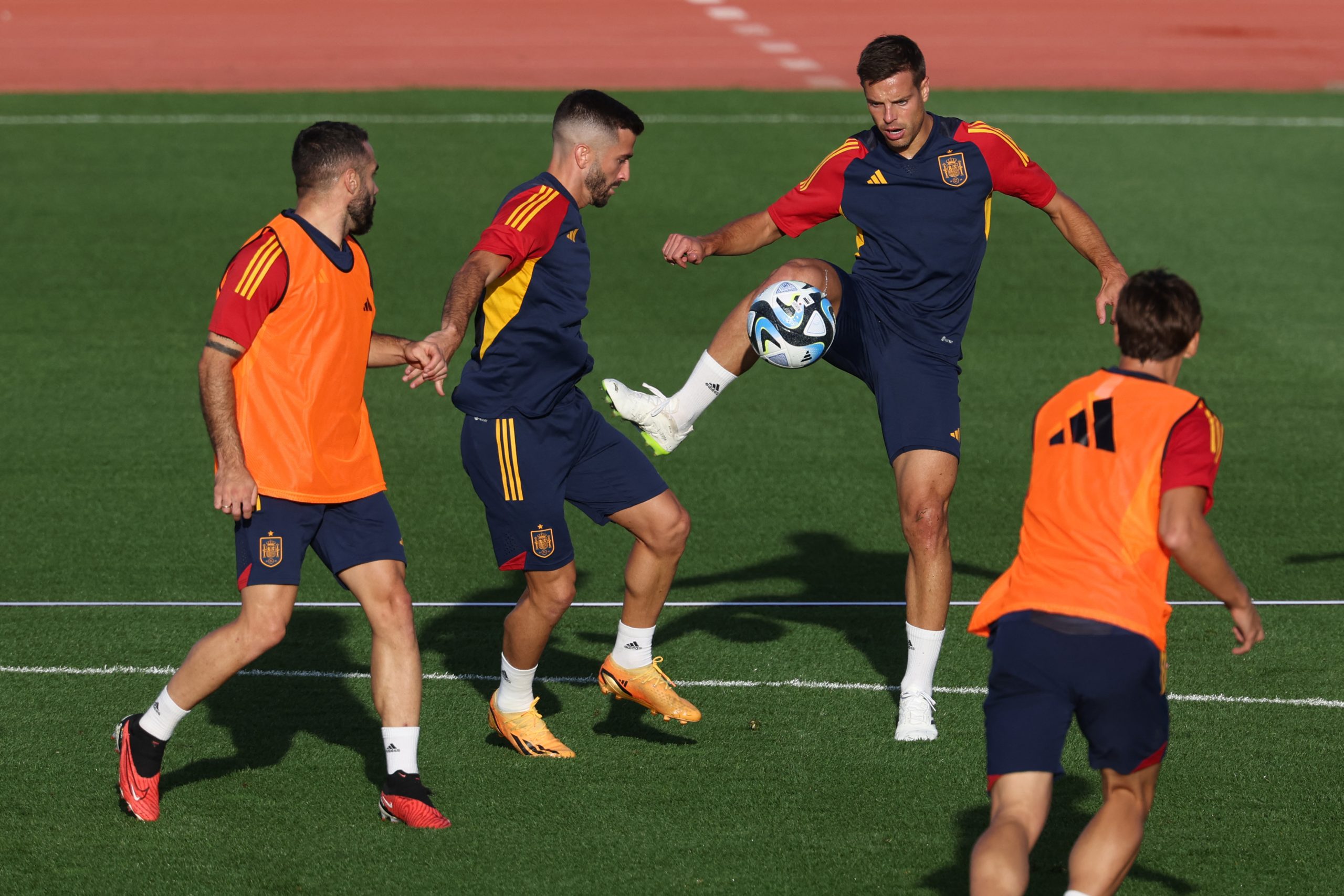 Jogadores da Espanha tiveram uma atividade diferente (Foto: PIERRE-PHILIPPE MARCOU/AFP via Getty Images)