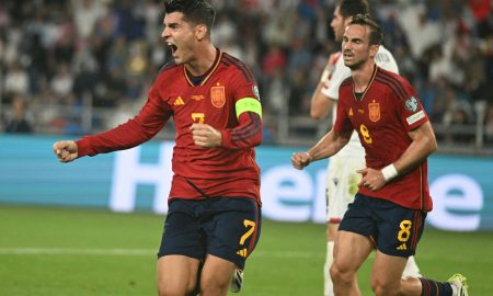 Morata celebra um dos gols marcados pela Espanha (Foto: VANO SHLAMOV/AFP via Getty Images)