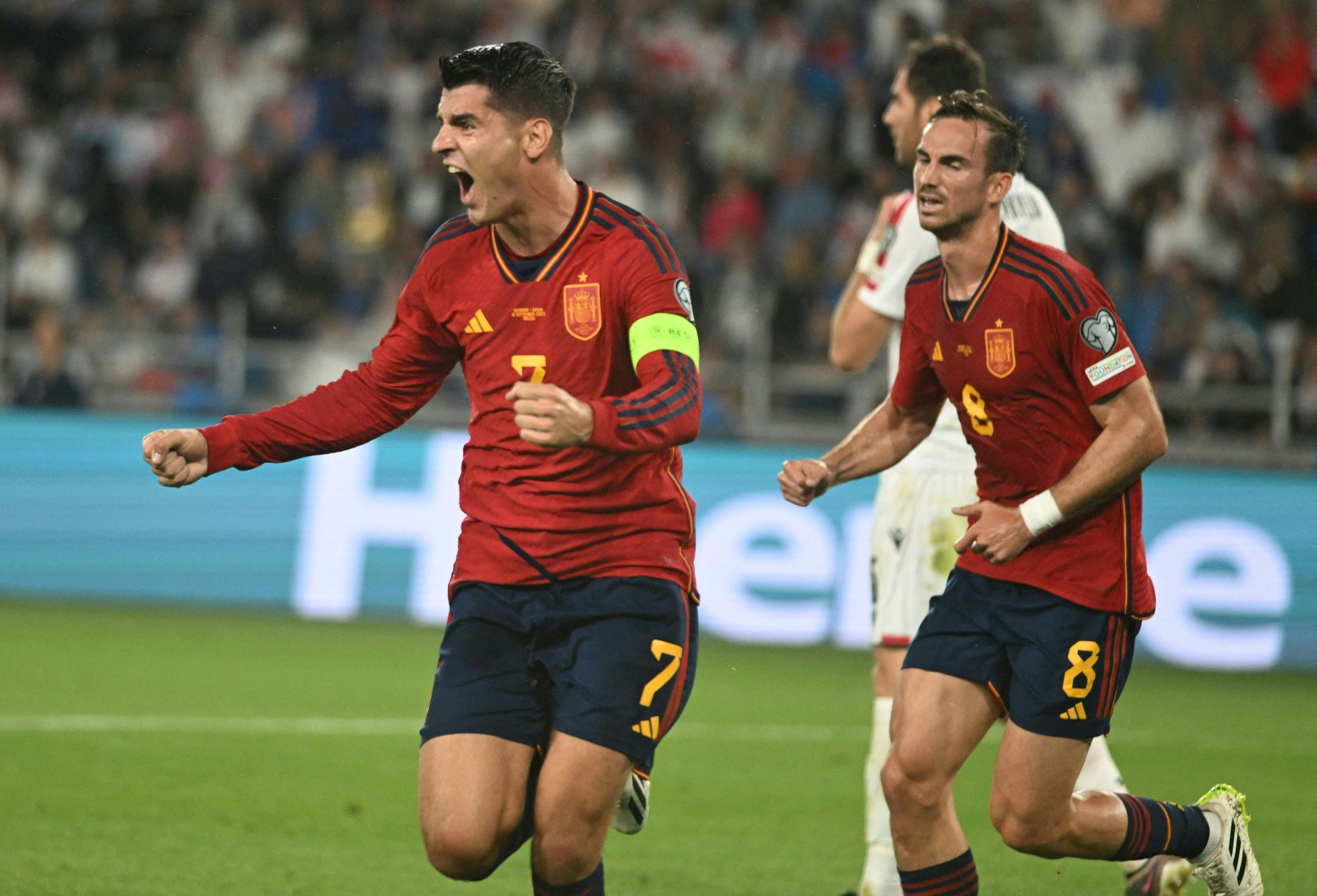 Morata celebra um dos gols marcados pela Espanha (Foto: VANO SHLAMOV/AFP via Getty Images)