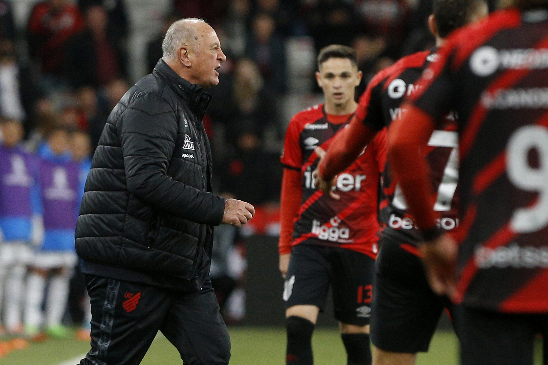 Felipão no comando do Athletico - (Foto: Albari Rosa / AFP)