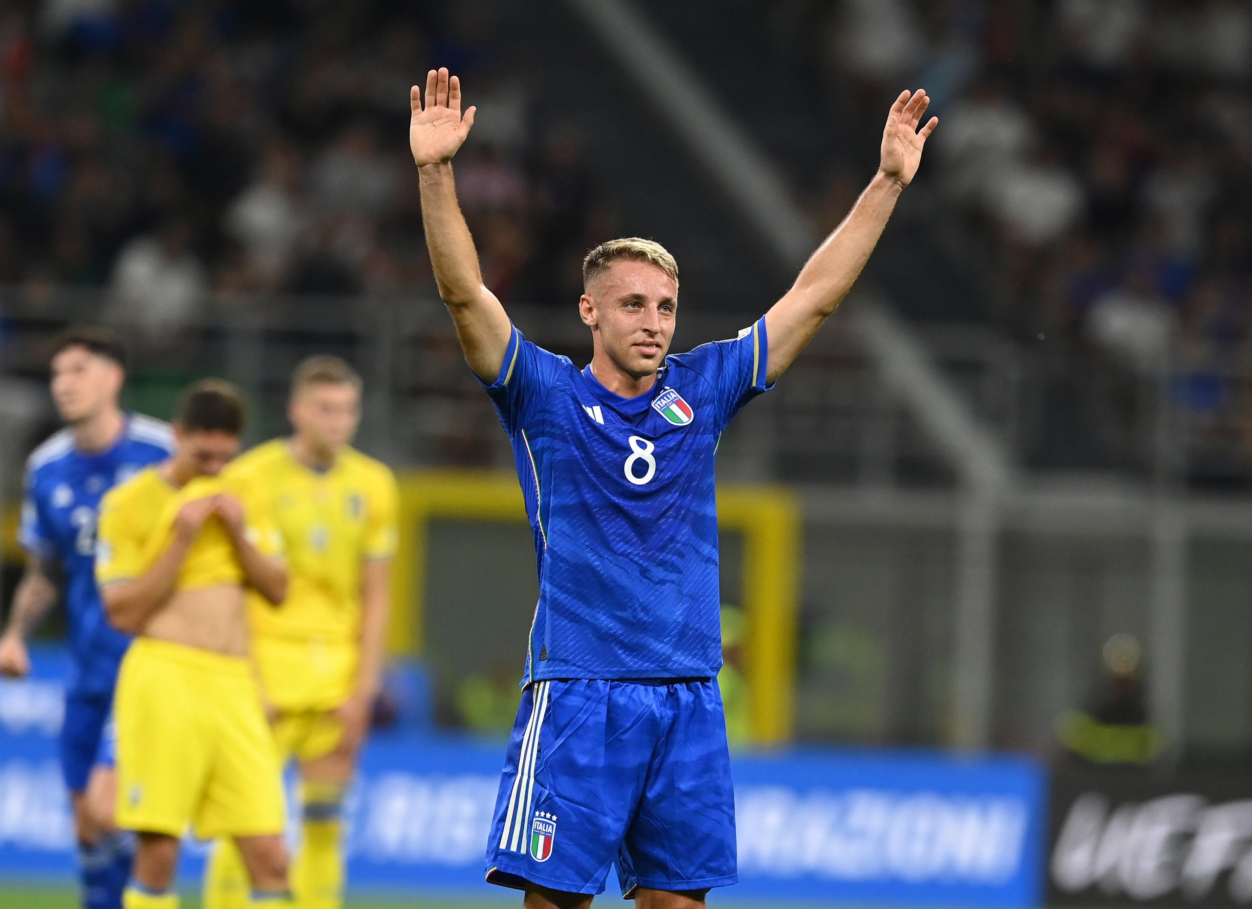 Frattesi celebra um dos gols da Itália (Foto: Claudio Villa/Getty Images)