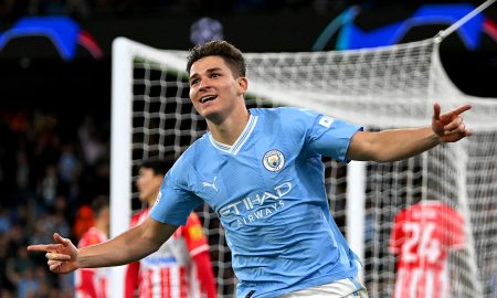 Álvarez celebra gol marcado pelo Manchester City (Foto: Shaun Botterill/Getty Images)