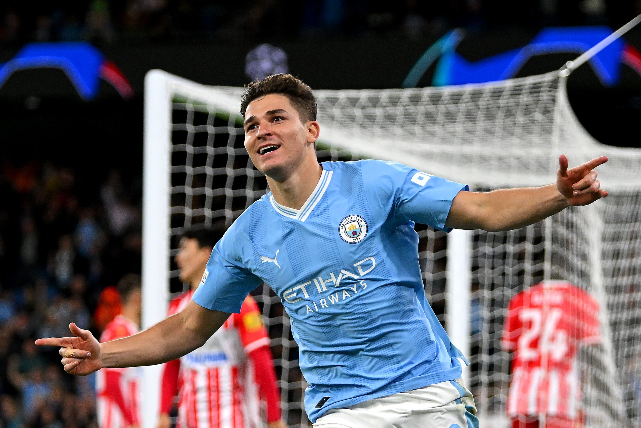 Álvarez celebra gol marcado pelo Manchester City (Foto: Shaun Botterill/Getty Images)