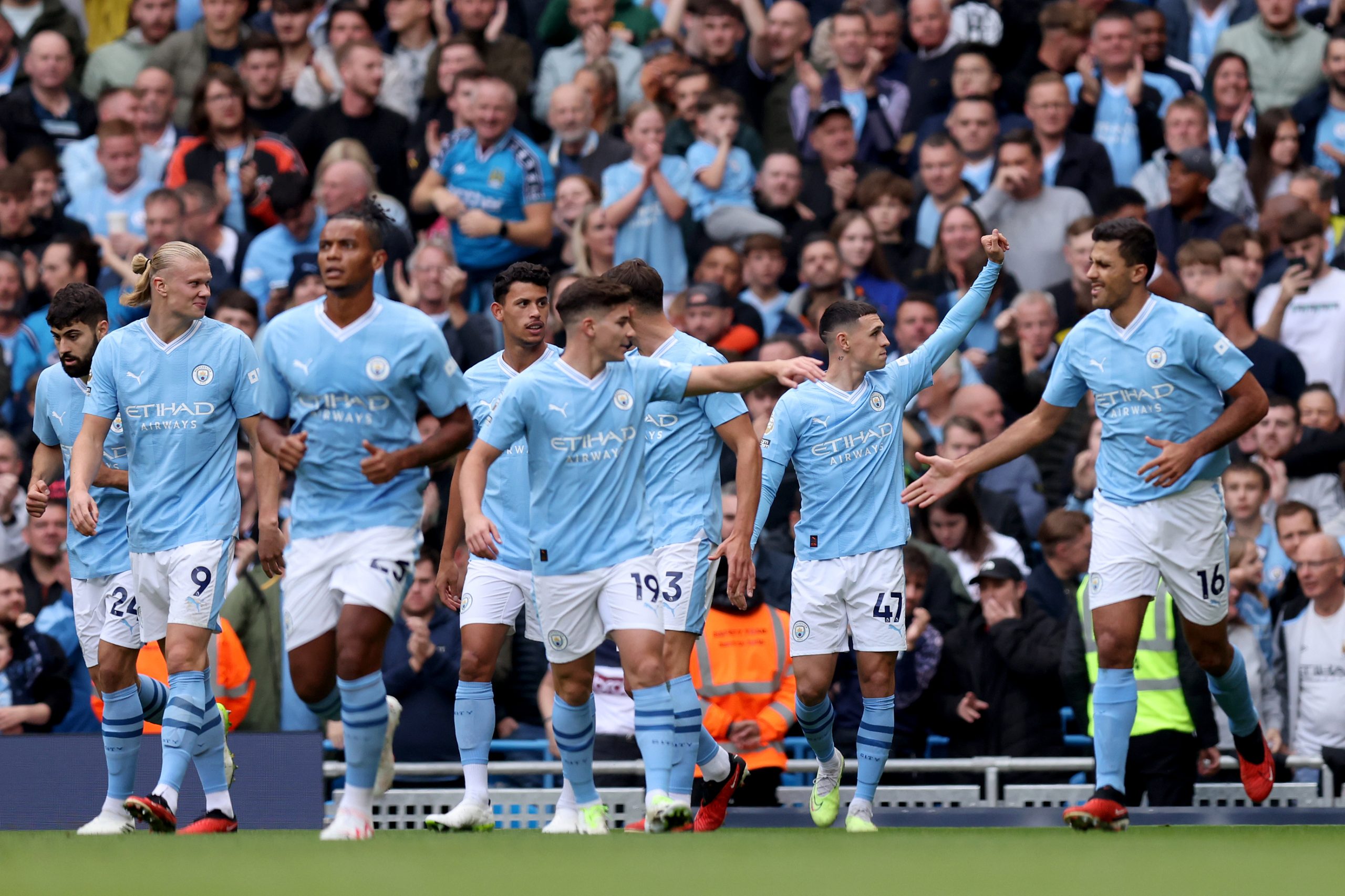 Jogadores comemoram gol do Manchester City (Foto: George Wood/Getty Images)