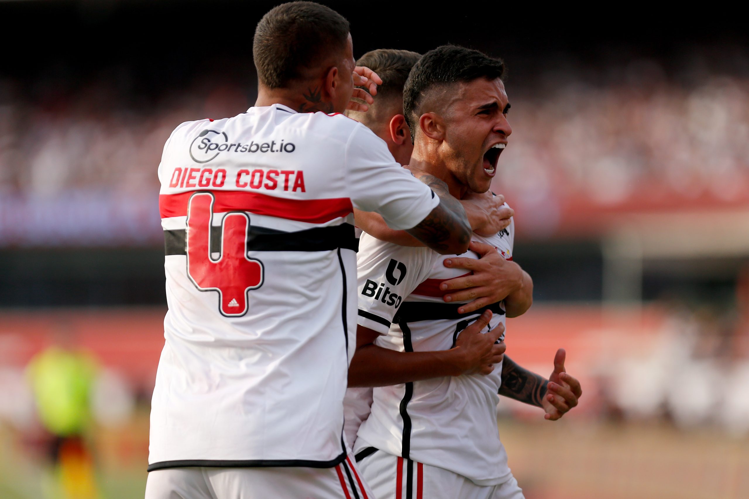 Nestor comemora título pelo São Paulo e gol marcado: 'Nem acredito que aconteceu' . (Photo by Ricardo Moreira/Getty Images)