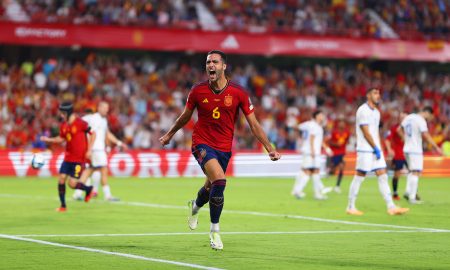 Merino comemora gol da Espanha (Foto: Fran Santiago/Getty Images)