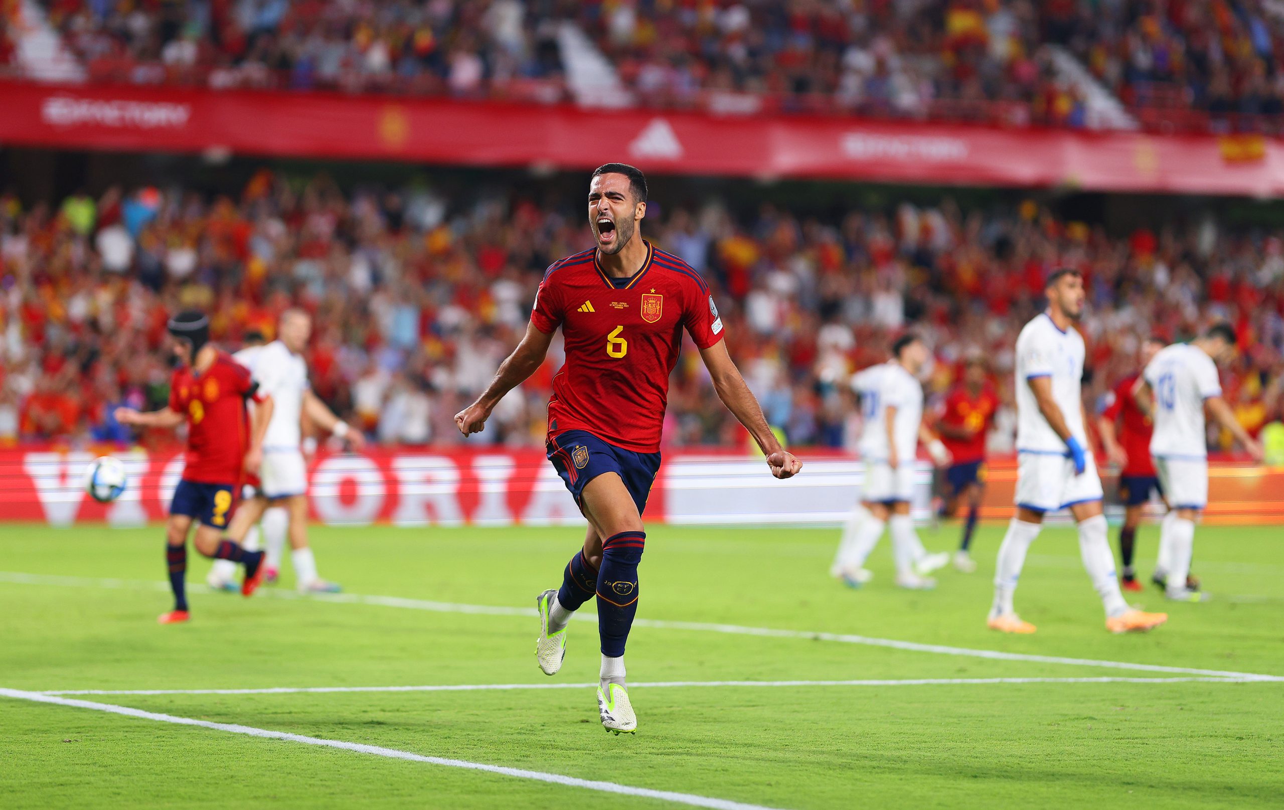 Merino comemora gol da Espanha (Foto: Fran Santiago/Getty Images)