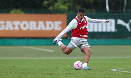 Gabriel Menino durante atividade desta terça-feira(17), na Academia de Futebol. (FOTOS: Cesar Greco/Palmeiras).