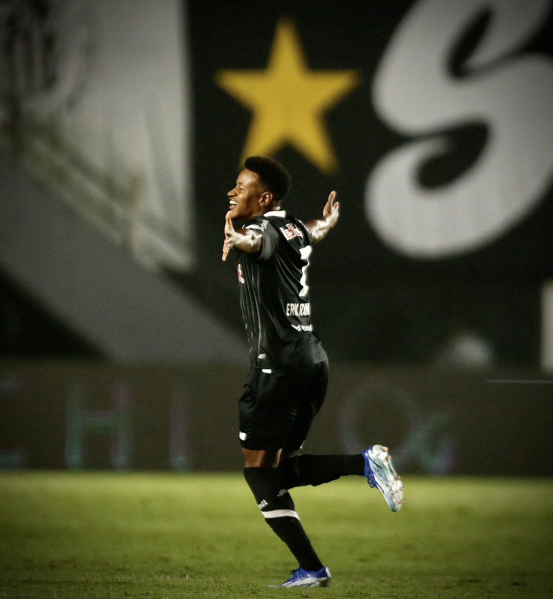 Eric Ramires comemora gol pelo Toro Loko. (Foto: Ari Ferreira/Red Bull Bragantino)