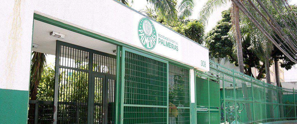 Entrevista coletiva de Leila Pereira repercute mal internamente e conselheiros do Palmeiras divulgam carta: 'Não nos curvaremos'. (Foto: Fabio Menotti/Palmeiras)