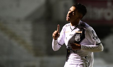 Paulo Baya contra Novorizontino no primeiro turno da Série B — Foto: Marcos Ribolli/PontePress