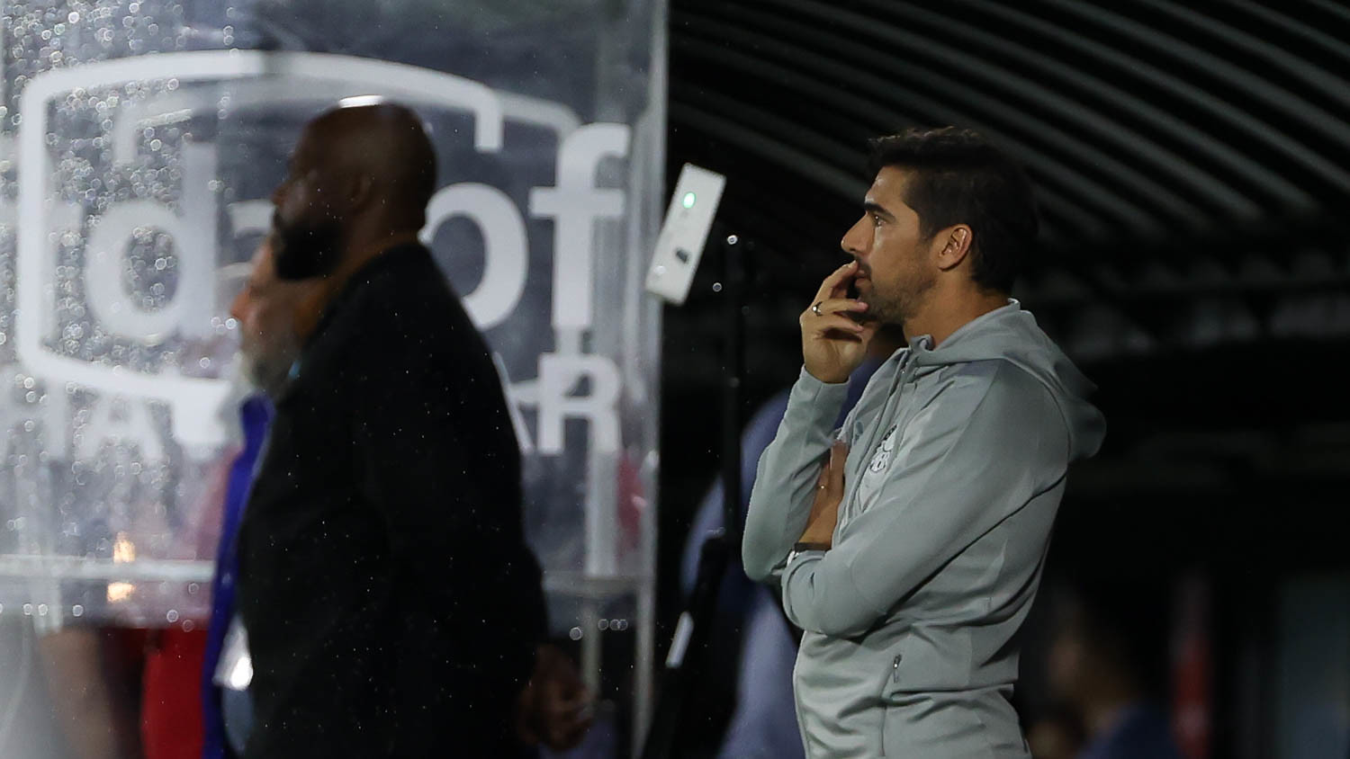 Abel Ferreira durante o confronto contra o Red Bull Bragantino pelo Brasileirão. (FOTO: Cesar Greco/Palmeiras).