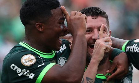 Endrick durante a comemoração do gol marcado por Zé Rafael. (FOTO: Cesar Greco/Palmeiras).