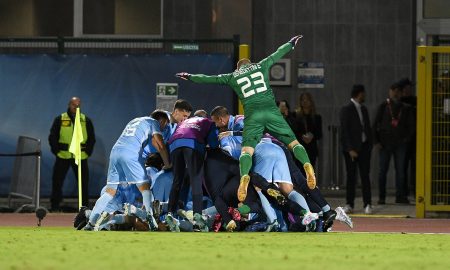 Jogadores de San Marino comemoram gol marcado sobre Dinamarca (Divulgação/FSGC)