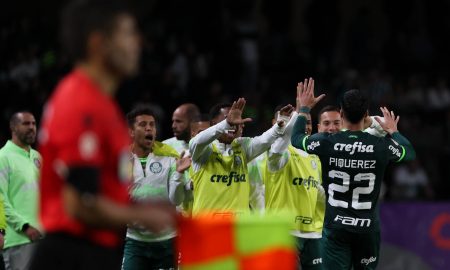 Elenco Alviverde durante comemoração do gol marcado por Piquerez. (Foto: César Greco/Palmeiras).