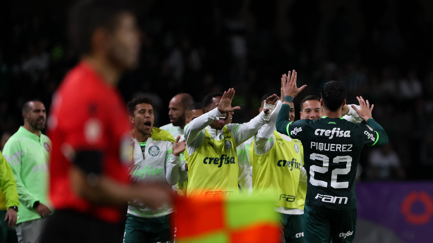 Elenco Alviverde durante comemoração do gol marcado por Piquerez. (Foto: César Greco/Palmeiras).