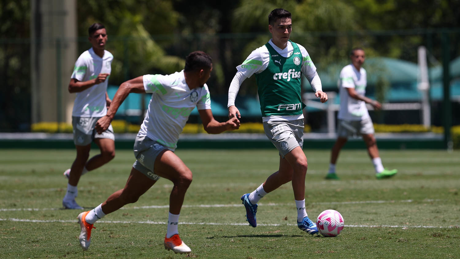 Atuesta e Rony durante treino desta segunda-feira(23). (Foto: Cesar Greco/Palmeiras).