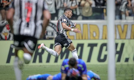Paulinho anotou dois gols na vitória do Galo (Foto: Pedro Souza / Atlético)