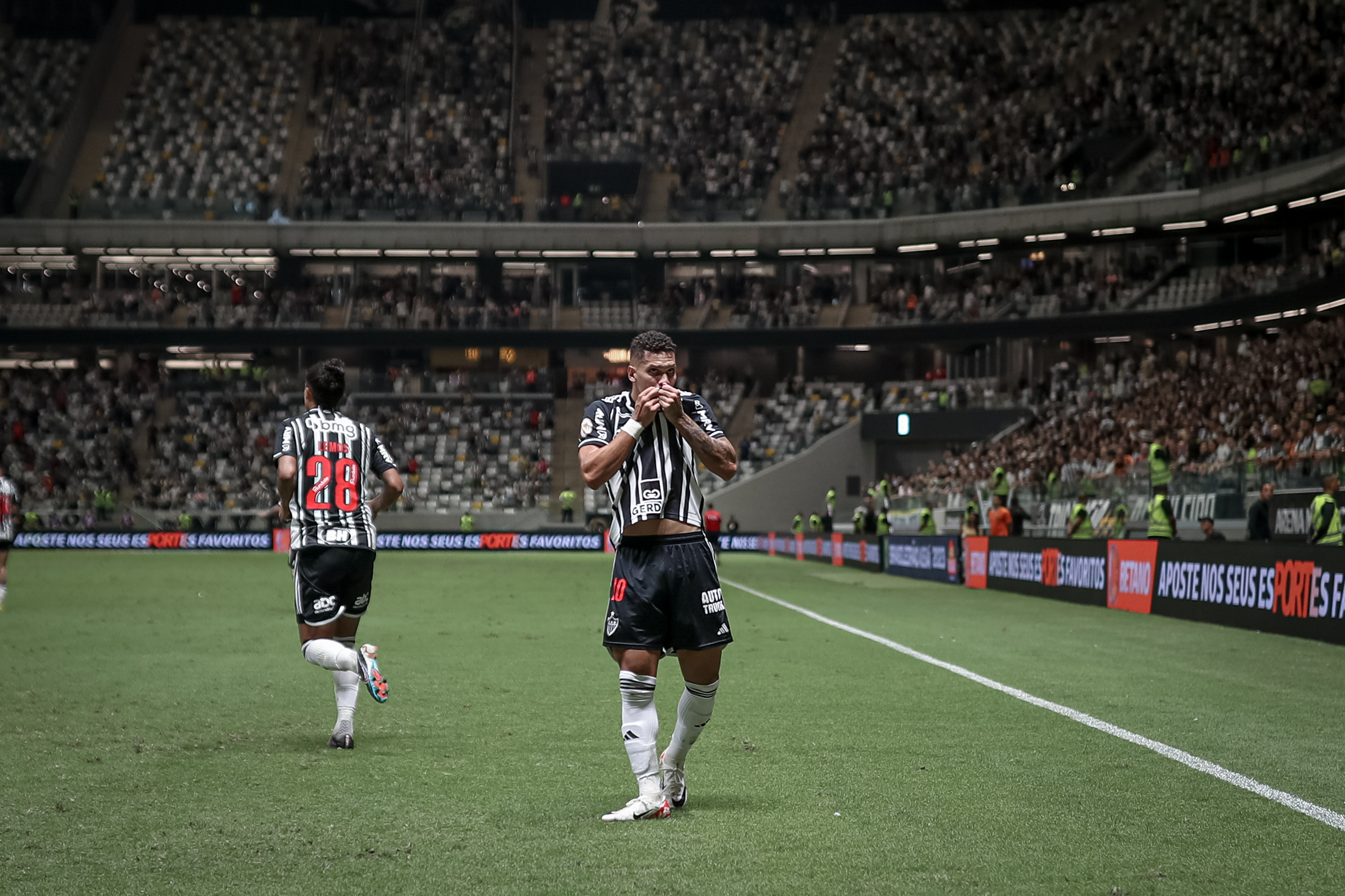 Atlético vence Fluminense em casa