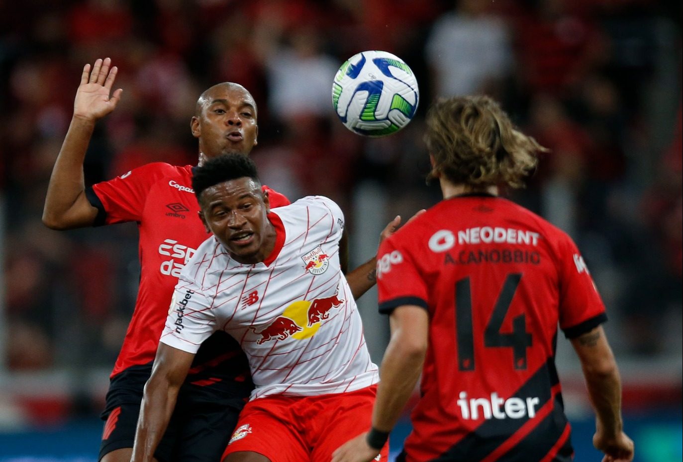 Fernandinho e Ramires no empate entre Athletico x Red Bull Bragantino - (Foto: Ari Ferreira/ Red Bull Bragantino)