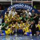 Brasil comemorando o título da Copa América - (Foto: Divulgação/Copa América de Futsal)