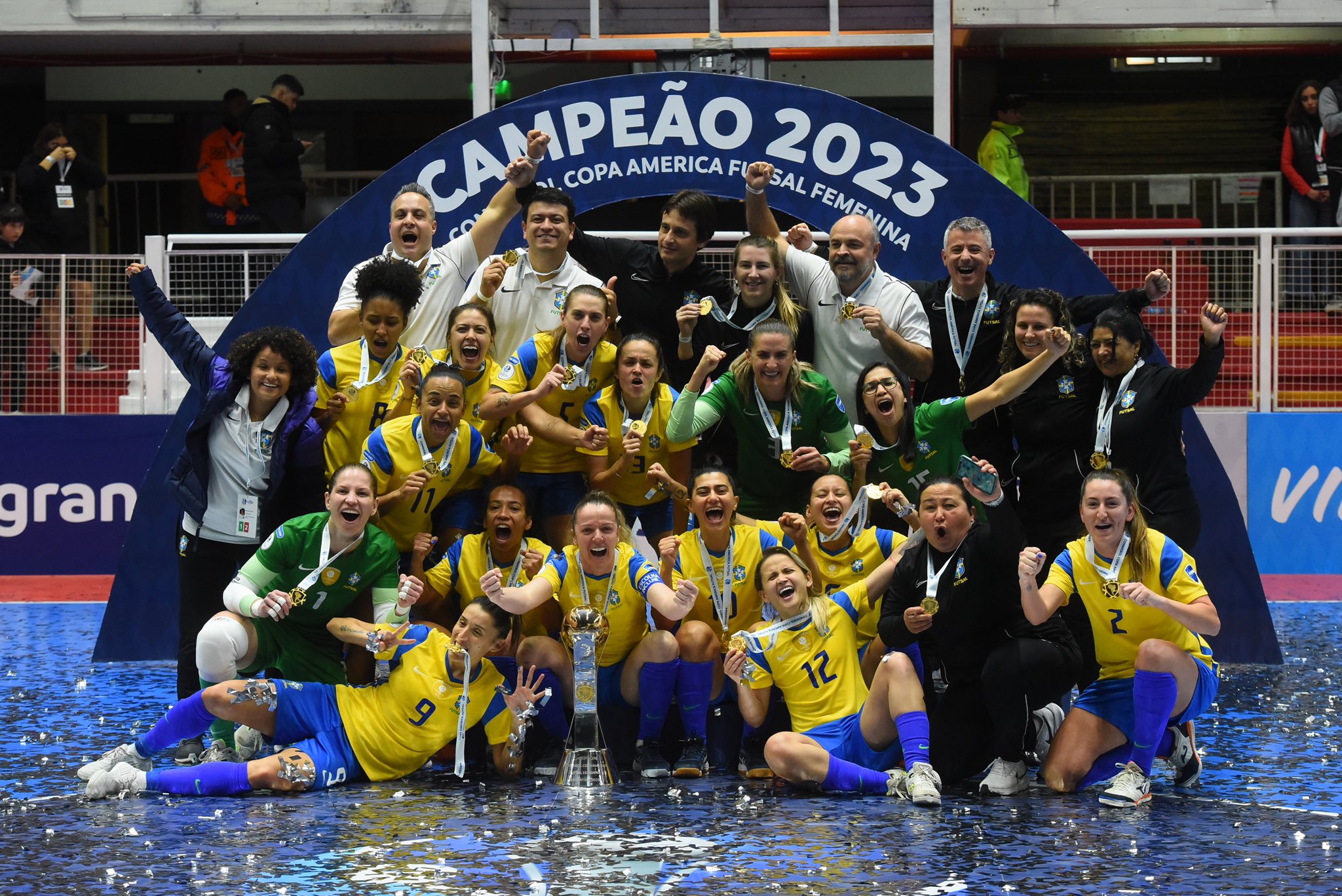 Brasil comemorando o título da Copa América - (Foto: Divulgação/Copa América de Futsal)