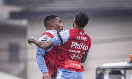 Jogadores em fase final de treino no CT Rei Pelé. (Divulgação/ Santos FC)