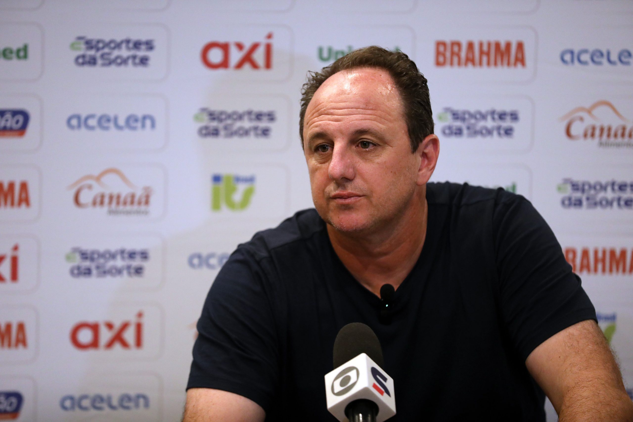 Rogério Ceni em entrevista coletiva Imagem: Divulgação/EC Bahia)