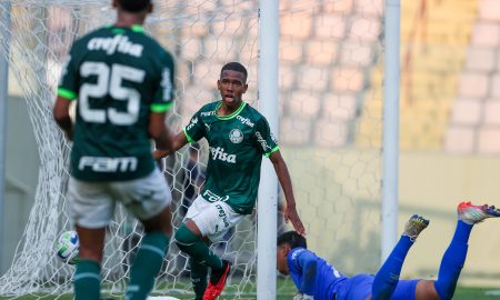Atacante Estêvão em comemoração de um dos gols marcados diante do Fluminense. (FOTO: Fábio Menotti/Palmeiras).