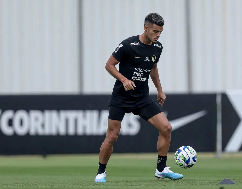 Fausto Fera ganha atenção de Mano Menezes após "sumir" do Corinthians (Foto: Rodrigo Coca/Agência Corinthians)