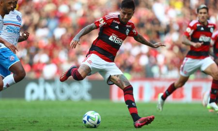 Erick Pulgar atuando com a camisa do Flamengo
