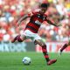 Erick Pulgar atuando com a camisa do Flamengo