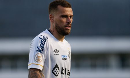 Dupla do Santos será julgada por expulsão contra o Vasco; veja detalhes (Foto: Ricardo Moreira/Getty Images)