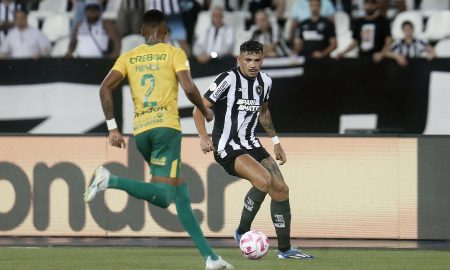 Tiquinho se salva em derrota do Botafogo (Foto: Vítor Silva/BRF)