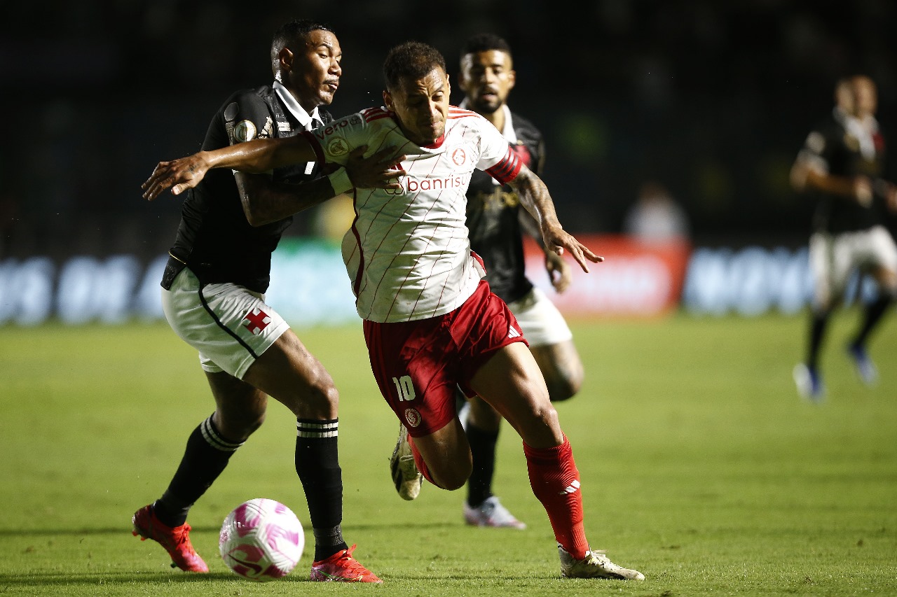 Derrota complica Vasco no Brasileirão (Foto: Wagner Meier/Getty Images)