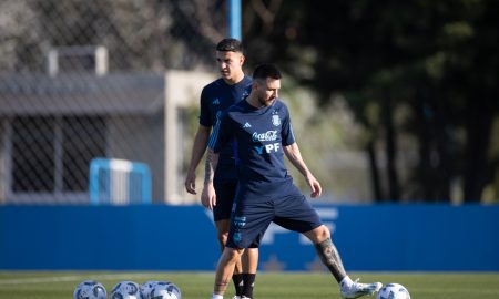 Lionel Messi e Lucas Esquivel, do Atheltico, no treino da Argentina - (Foto: Divulgação/AFA)