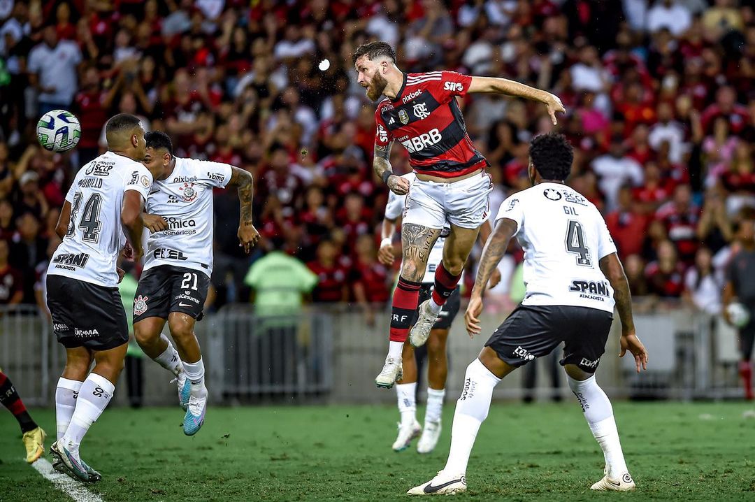 Flamengo e Corinthians se enfrentam pela 26ª rodada do Campeonato Brasileiro