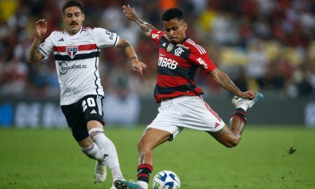 O Flamengo anunciou nesta manhã de quinta-feira que o atleta Allan passará por cirurgia para tratar uma calcificação no tornozelo direito