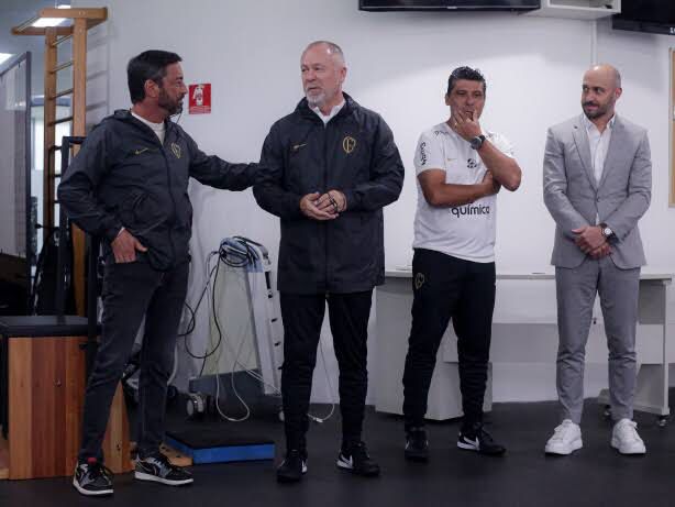 O começo de trabalho de Mano Menezes não causa apenas uma boa impressão nos jogadores do Corinthians, como também impacta bastante a diretoria do Clube do Parque São Jorge. (Foto: Rodrigo Coca/ Ag. Corinthians)