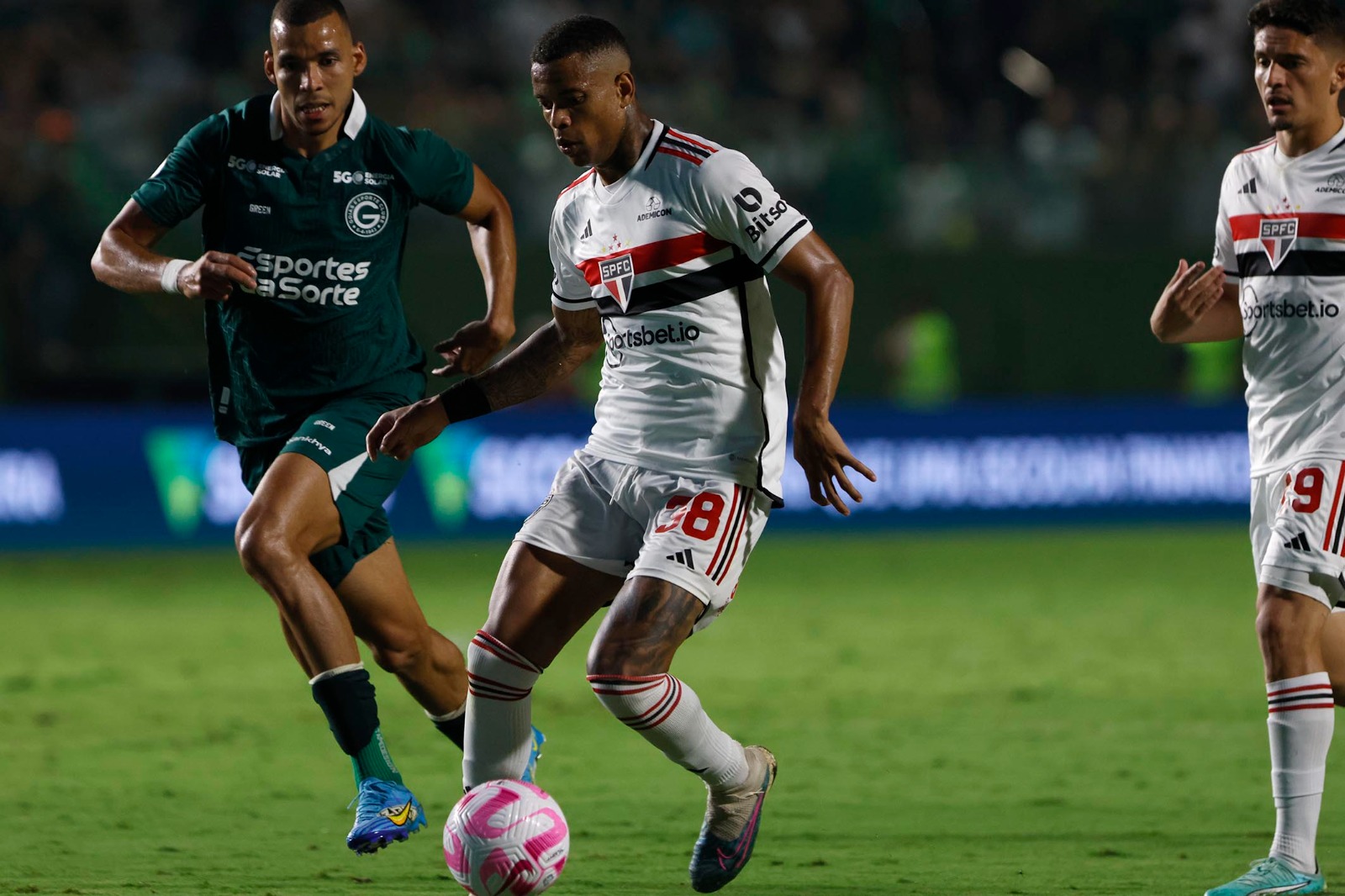 Caio Paulista contra o Goiás (Foto: rubens chiri/sao paulo fc.net)