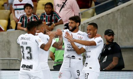 O Corinthians enfrentou a equipe do Fluminense no estádio do Maracanã e empatou pelo placar de 3 a 3. Os gols do Timão foram marcados por Yuri Alberto (2) e Fábio Santos de pênalti. (Photo by Wagner Meier/Getty Images)