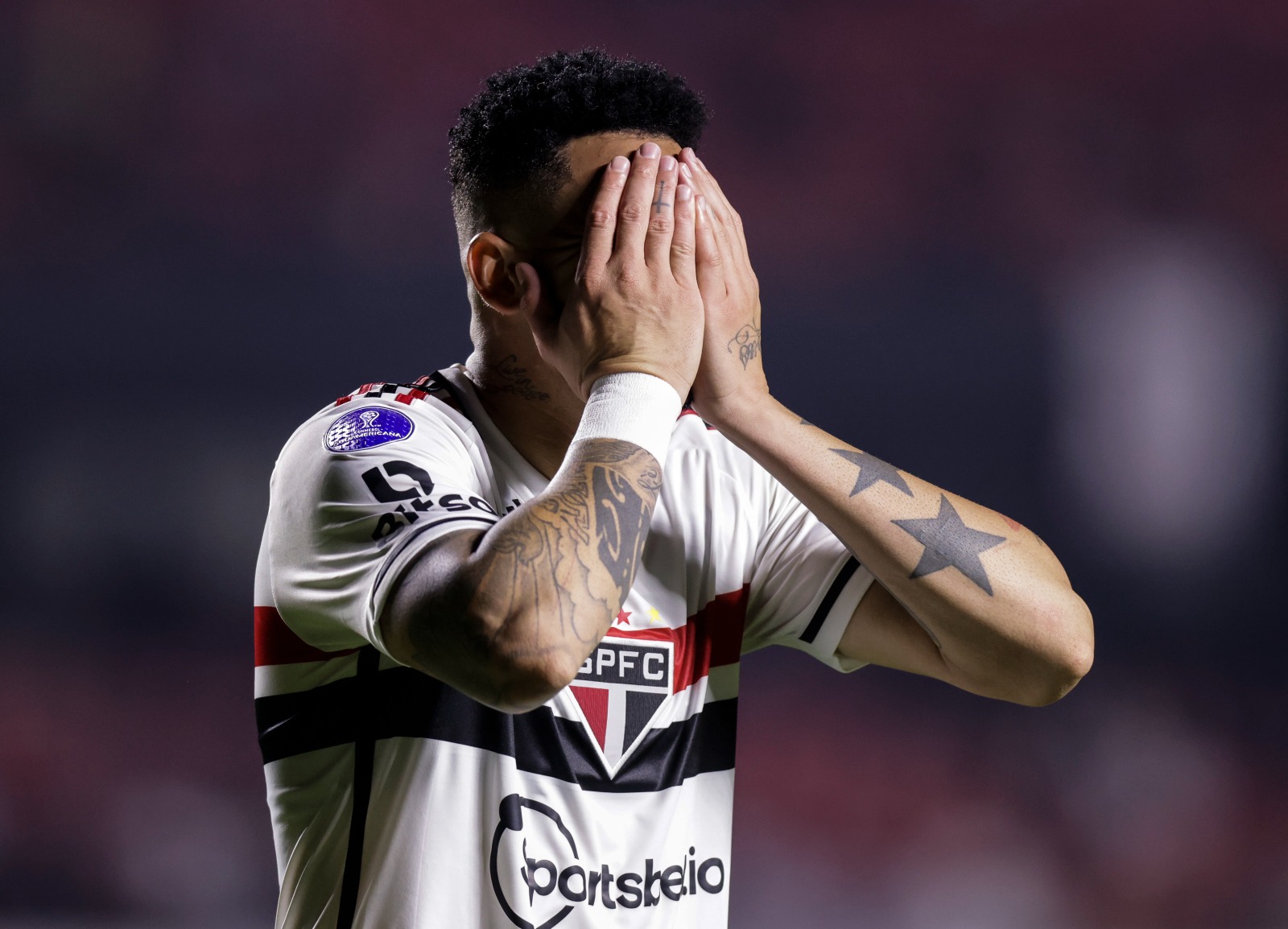 Luciano frustrado em jogo do São Paulo (Foto: Alexandre Schneider/Getty Images)